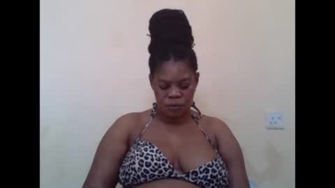 Snapshot of sexydove2 chatting on 23, 2, 2025 EMILY online show from 23, 2, 2025