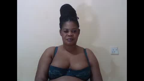 Snapshot of sexydove2 chatting on 25, 2, 2025 EMILY online show from 25, 2, 2025
