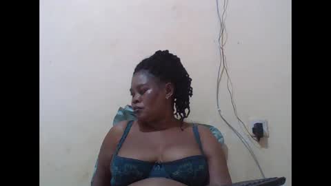 Snapshot of sexydove2 chatting on 14, 9, 2025 EMILY online show from 14, 9, 2025