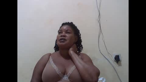 Snapshot of sexydove2 chatting on 23, 9, 2025 EMILY online show from 23, 9, 2025