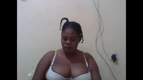 Snapshot of sexydove2 chatting on 28, 9, 2025 EMILY online show from 28, 9, 2025