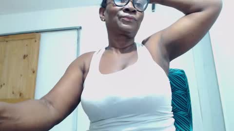 sexyhanny4u online show from 2, 12, 2025