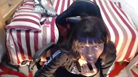 sexyjustin202 online show from 28, 10, 2025