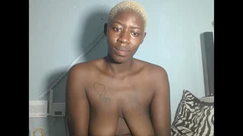 Snapshot of sexykitty48 chatting on 5, 2, 2025 FENNY online show from 5, 2, 2025