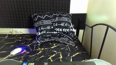 Snapshot of sexylove212002 chatting on 12, 11, 2025 Lily online show from 12, 11, 2025