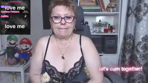 Snapshot of sexylynette4u chatting on 27, 10, 2025 sexylynette4u online show from 27, 10, 2025