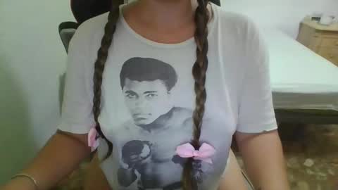 Snapshot of sexymisss24 chatting on 23, 10, 2025 sexymisss24 online show from 23, 10, 2025