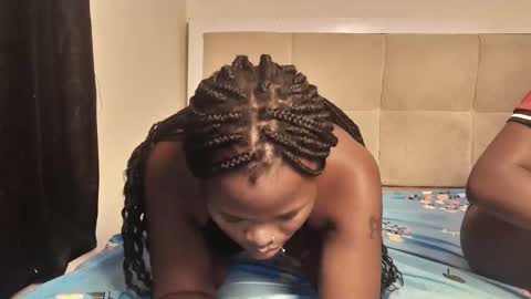 Snapshot of sexynina25 chatting on 27, 10, 2025 nina online show from 27, 10, 2025