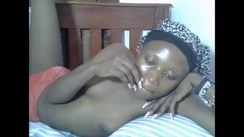 Snapshot of sexypetite4 chatting on 12, 5, 2026 SHARON online show from 12, 5, 2026