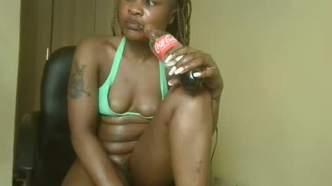 Snapshot of sexyqueenivy chatting on 5, 11, 2025 queenivy online show from 5, 11, 2025