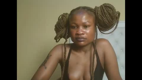 Snapshot of sexyqueenivy chatting on 12, 11, 2025 queenivy online show from 12, 11, 2025