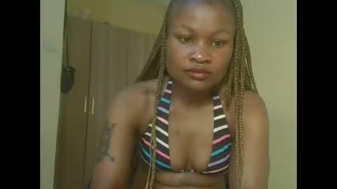 Snapshot of sexyqueenivy chatting on 21, 11, 2025 queenivy online show from 21, 11, 2025