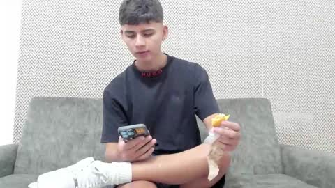 Snapshot of sexys_boys18 chatting on 8, 11, 2025 MATIAS-18 THIAHO -18 MAX-19 NICOKALY-19 CAIN-19 MOD ESTEBAN online show from 8, 11, 2025