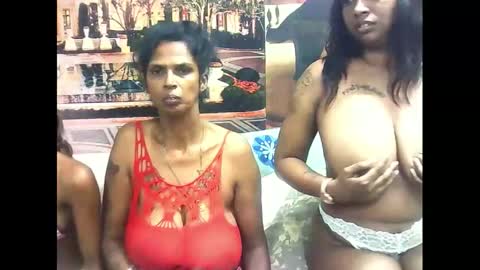 sexyva4u2luv online show from 3, 3, 2025