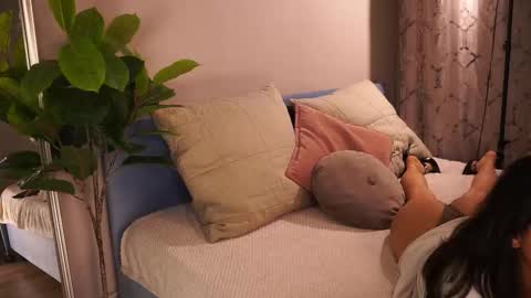 Snapshot of shadowlotus_ chatting on 20, 12, 2025 Lily online show from 20, 12, 2025