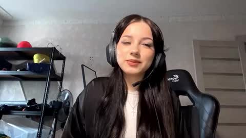 Snapshot of shanaecornish chatting on 19, 10, 2025 Viola online show from 19, 10, 2025