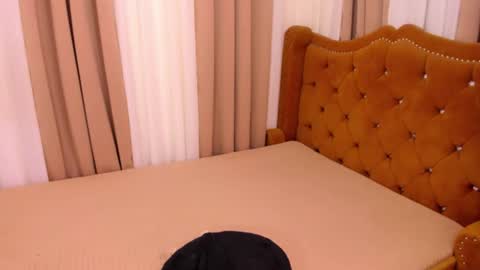 shane_018 online show from 24, 7, 2026