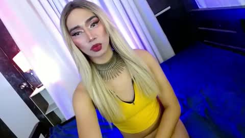 Snapshot of shane_hugexx chatting on 25, 2, 2025 MISS SHANE online show from 25, 2, 2025