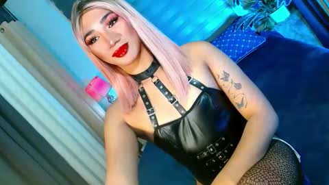 Snapshot of shane_hugexx chatting on 10, 9, 2025 MISS SHANE online show from 10, 9, 2025