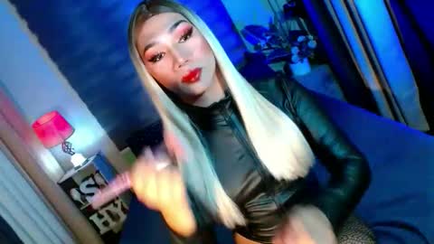 Snapshot of shane_hugexx chatting on 4, 10, 2025 MISS SHANE online show from 4, 10, 2025