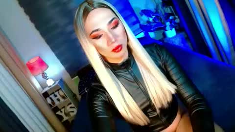 Snapshot of shane_hugexx chatting on 6, 10, 2025 MISS SHANE online show from 6, 10, 2025