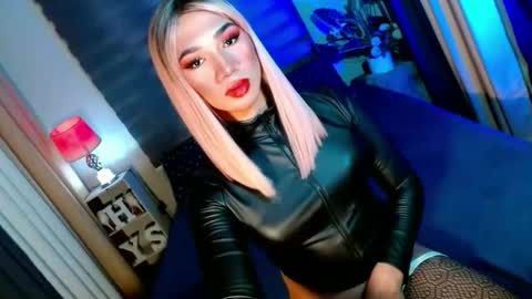 Snapshot of shane_hugexx chatting on 7, 10, 2025 MISS SHANE online show from 7, 10, 2025