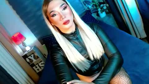 Snapshot of shane_hugexx chatting on 13, 10, 2025 MISS SHANE online show from 13, 10, 2025