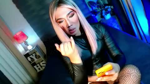 Snapshot of shane_hugexx chatting on 30, 10, 2025 MISS SHANE online show from 30, 10, 2025