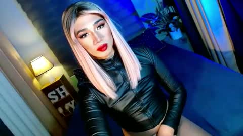 Snapshot of shane_hugexx chatting on 12, 11, 2025 MISS SHANE online show from 12, 11, 2025