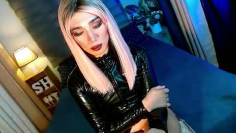 Snapshot of shane_hugexx chatting on 25, 11, 2025 MISS SHANE online show from 25, 11, 2025