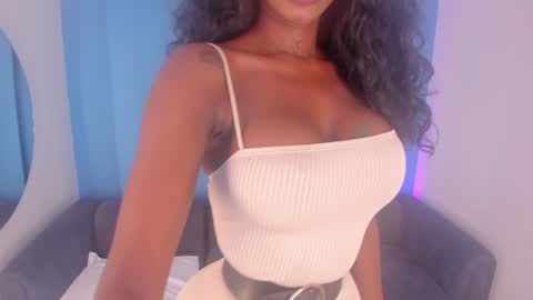 Snapshot of shantallknowless chatting on 2, 12, 2025 ShantallKnowles online show from 2, 12, 2025