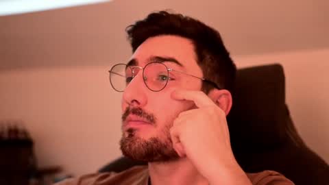 Snapshot of shape80 chatting on 10, 12, 2024 frenchy boy online show from 10, 12, 2024