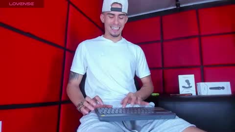 Sharon  Tyga online show from 28, 11, 2025