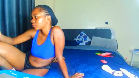 shee13 online show from 12, 11, 2025