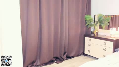 Snapshot of sheenaeast chatting on 26, 12, 2024 Violet online show from 26, 12, 2024