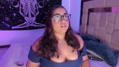 Snapshot of sheeylaroee chatting on 18, 2, 2025 Heidy online show from 18, 2, 2025