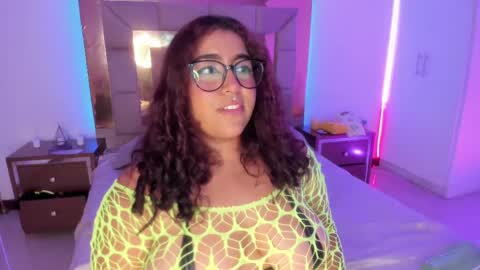 Snapshot of sheeylaroee chatting on 25, 2, 2025 Heidy online show from 25, 2, 2025