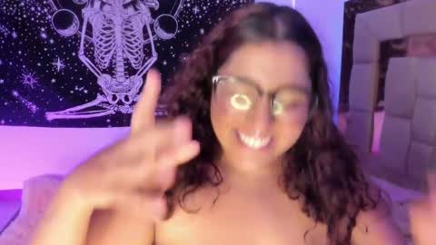 Snapshot of sheeylaroee chatting on 8, 3, 2025 Heidy online show from 8, 3, 2025