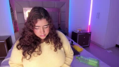 Snapshot of sheeylaroee chatting on 11, 3, 2025 Heidy online show from 11, 3, 2025