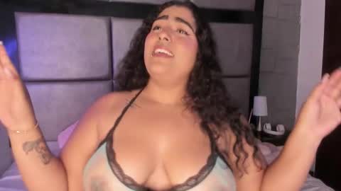 Snapshot of sheeylaroee chatting on 11, 9, 2025 Heidy online show from 11, 9, 2025