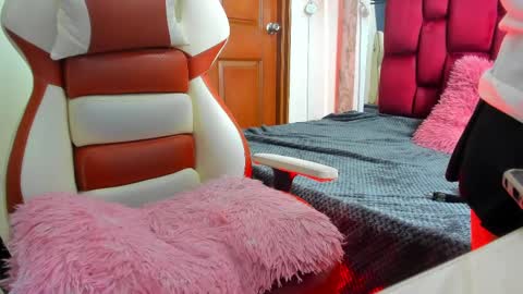 Snapshot of sheilly_brown chatting on 21, 10, 2025 sheilly_brown online show from 21, 10, 2025