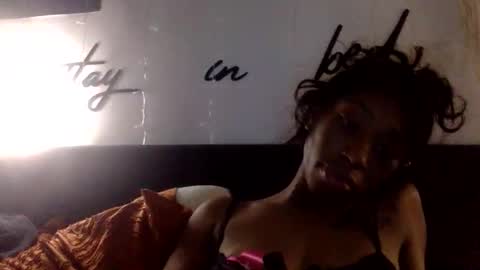 Snapshot of sheisloladaze chatting on 17, 12, 2025 Lola online show from 17, 12, 2025