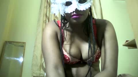 Snapshot of shellynewest chatting on 2, 11, 2025 shelly online show from 2, 11, 2025