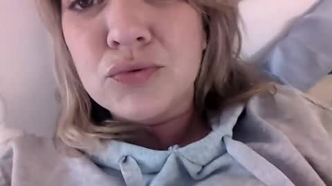 Snapshot of sheseemsinnocent chatting on 2, 1, 2025 sheseemsinnocent online show from 2, 1, 2025