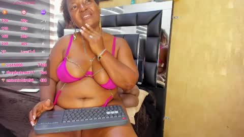 Snapshot of sheyla__ebony chatting on 15, 4, 2026 sheyla__ebony online show from 15, 4, 2026