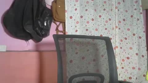 Snapshot of shimmering_kate chatting on 12, 12, 2024 shimmering_kate online show from 12, 12, 2024