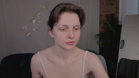 Snapshot of shine_vivi chatting on 18, 4, 2026 Vivi online show from 18, 4, 2026