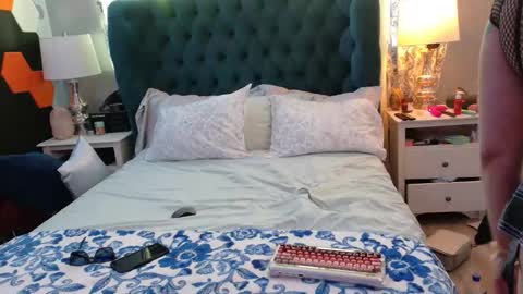 lia pnelli online show from 23, 4, 2026