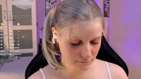 help me reach my first 25 thumbs up online show from 21, 11, 2025