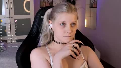 help me reach my first 25 thumbs up online show from 28, 11, 2025